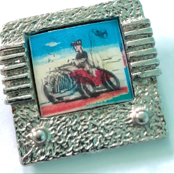 VINTAGE Television Car Racer Screen Pin Brooch Lenticular Vintage signed - Picture 3 of 6